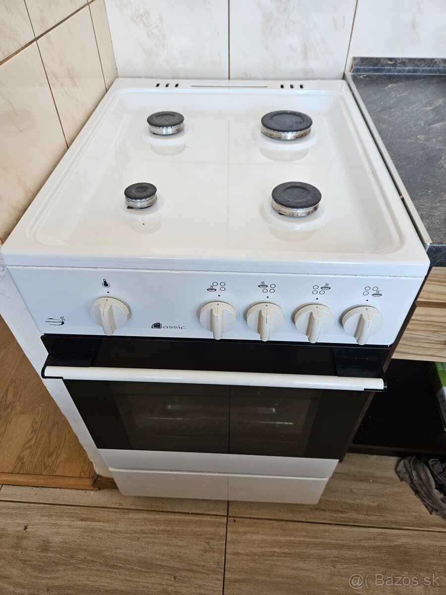 Plynovy sporák s plynovou rúrou Mora MGN 51100 FW
