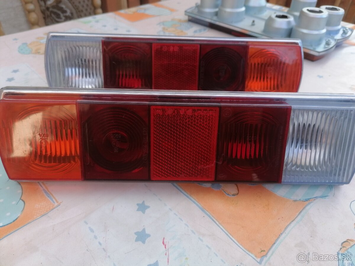 Škoda 100,110r, svetla