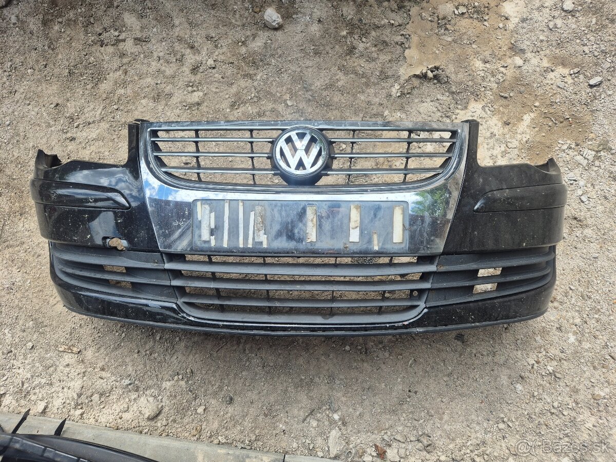 Predám predný nárazník na Volkswagen Touran mk2 2006-2012