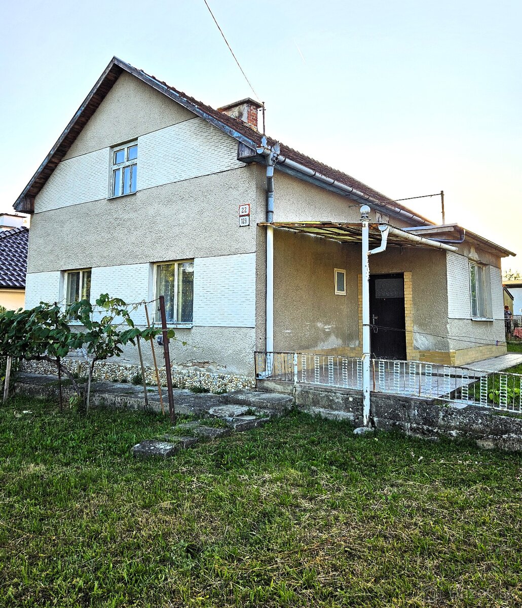 3-izbový rodinný dom v priamom centre obce KUZMICE
