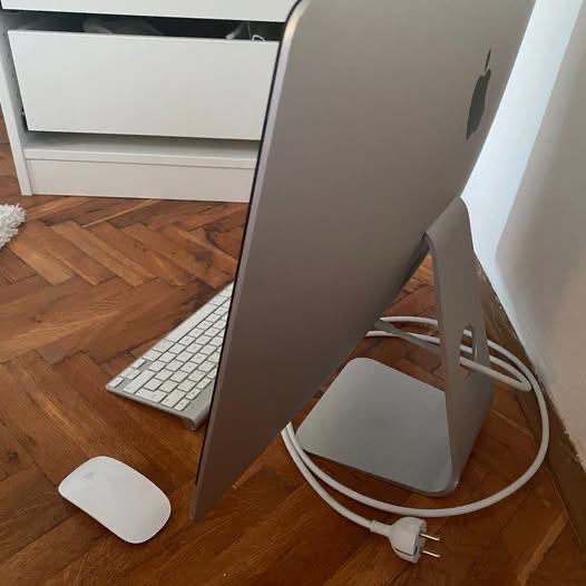 SALE iMac 21.5-inch, Late 2015.