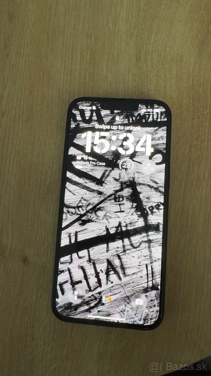iPhone 16e black