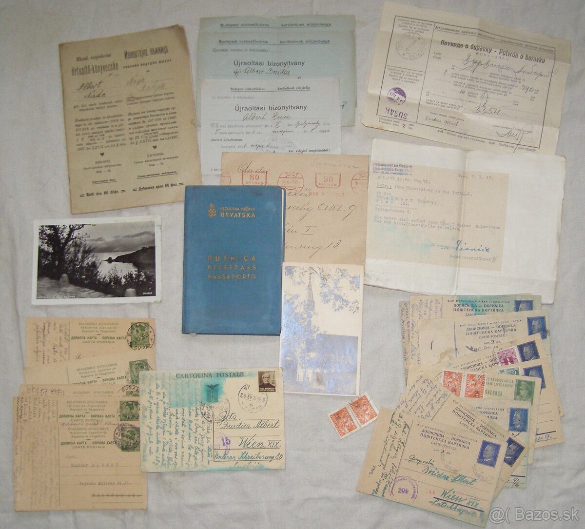 Predam Chorvatsky diplomatický pas z 2 ww...vela razítok spo