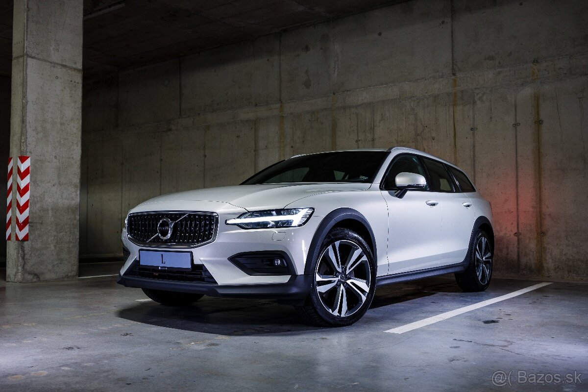 Volvo V60 CC AWD D4 diesel, ťažné, kamera, odpočet DPH
