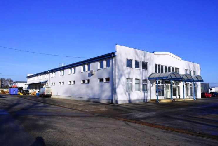 Výrobné, distribučné, parkovacie a kancelárske priestory na 