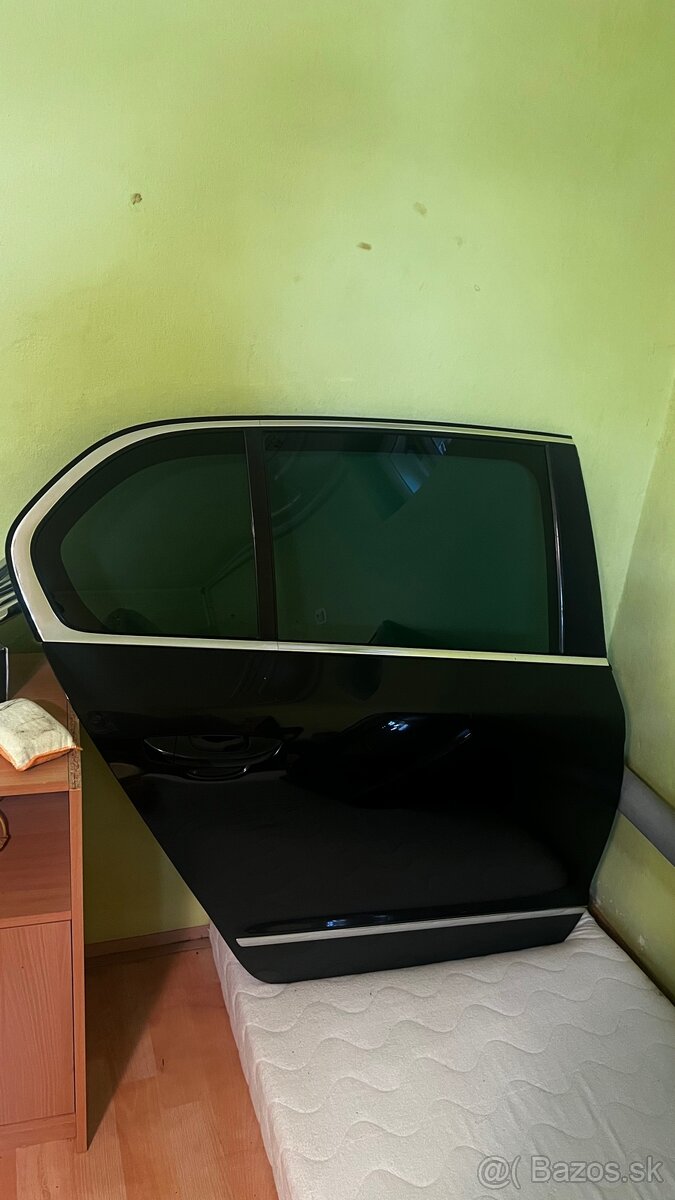 Zadné dvere skoda superb 2