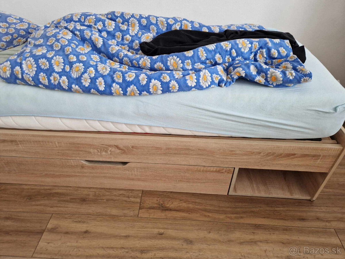 jednolozkova postel s uloznym priestorom