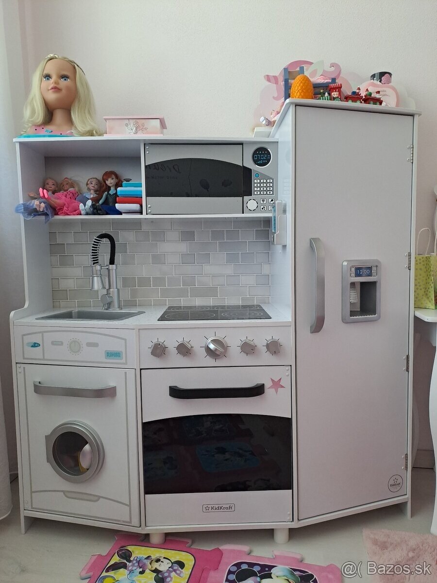 Detská drevená kuchynka