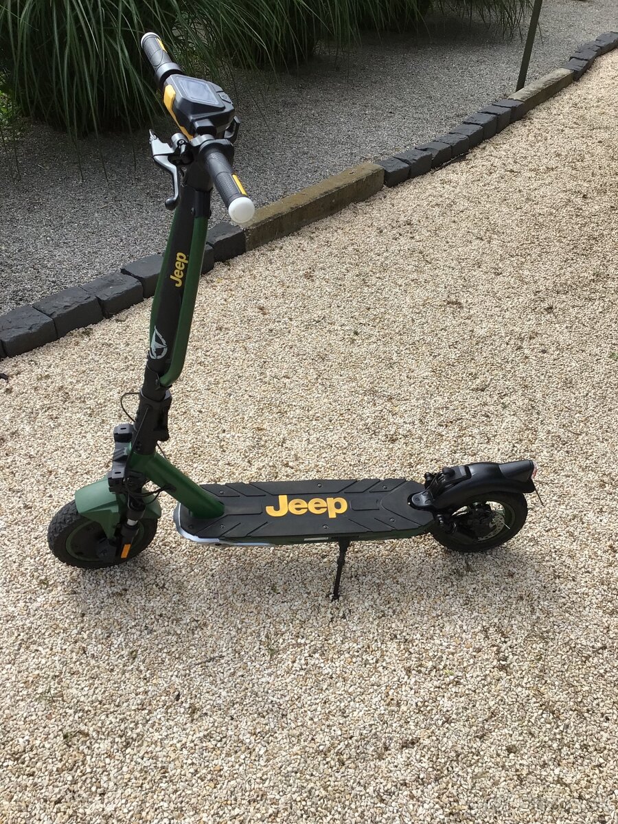 Elektro kolobežka JEEP