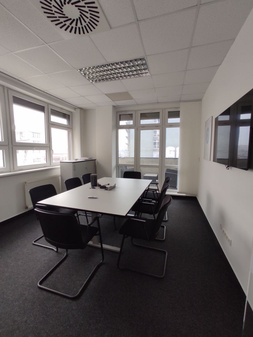Administratívny celok 4 kancelárií 200m2, s terasou a parkov