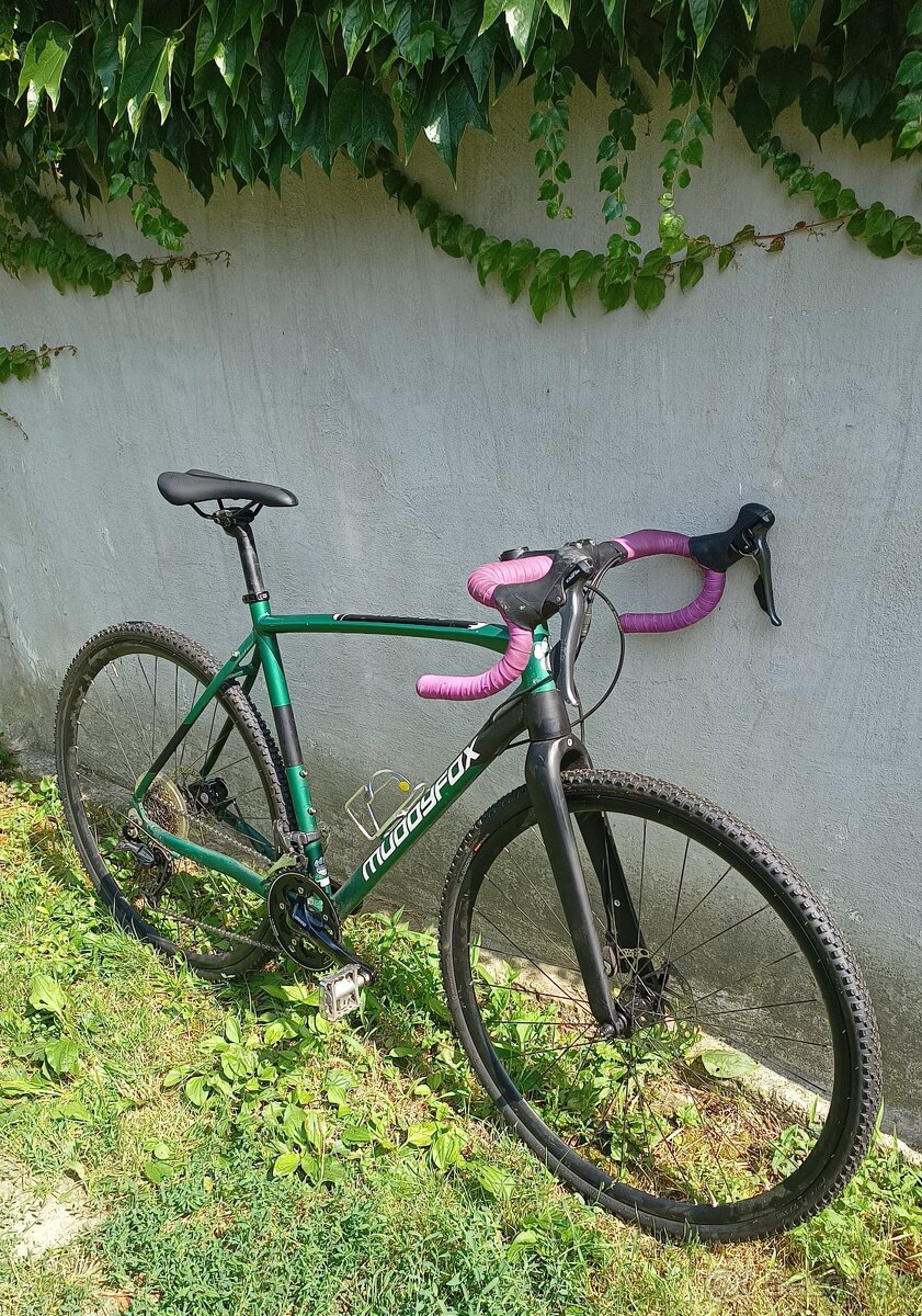 bicykel MUDDYFOX gravel Shimano Claris, karbon vidlica