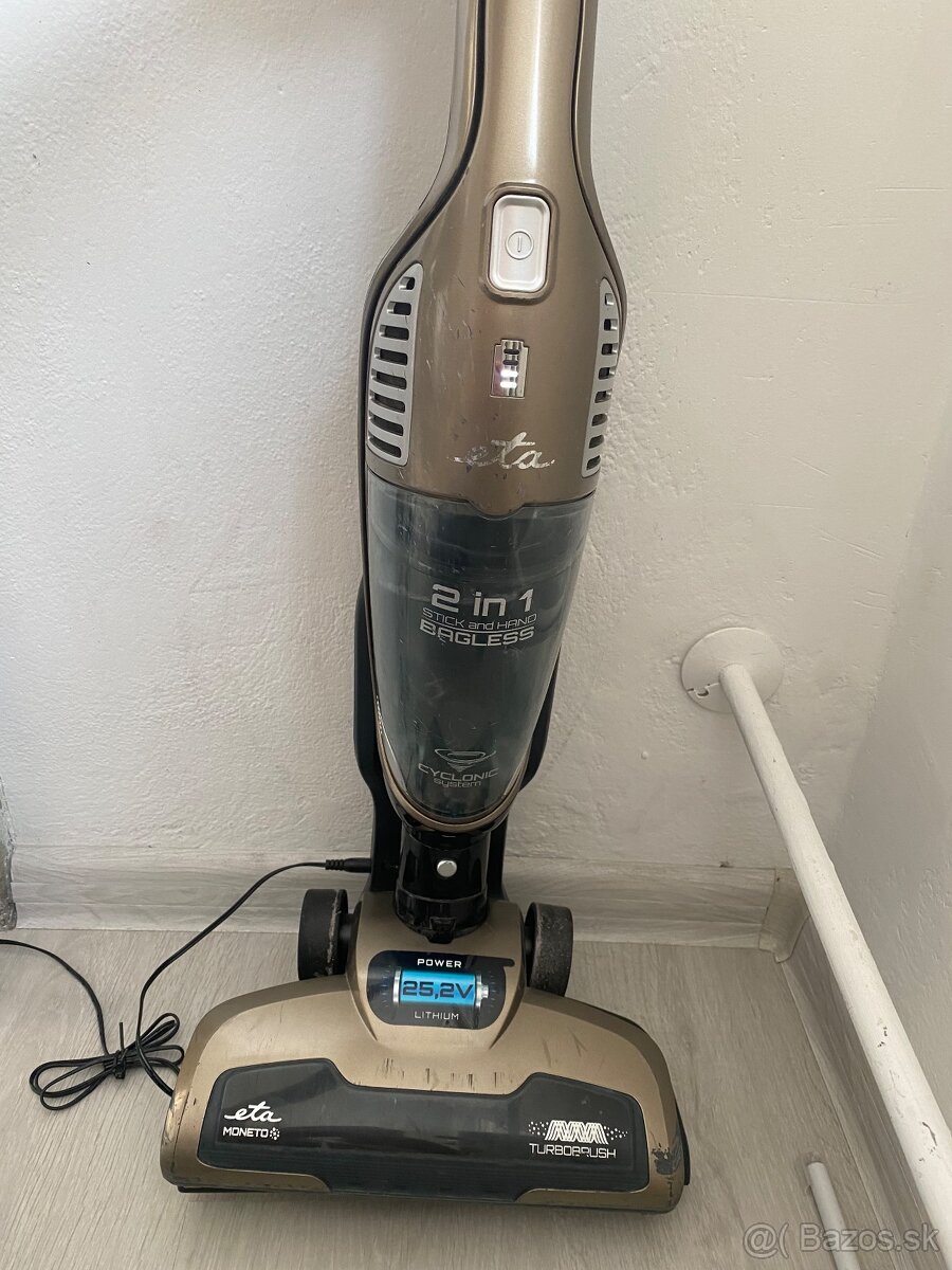 Predam tycovy vysávač