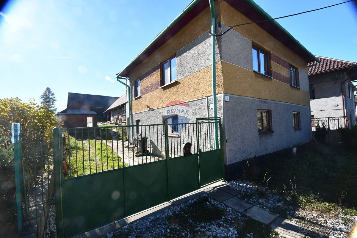 Rodinný dom s dvoma vstupmi a veľkým pozemkom (1 041 m²) – O