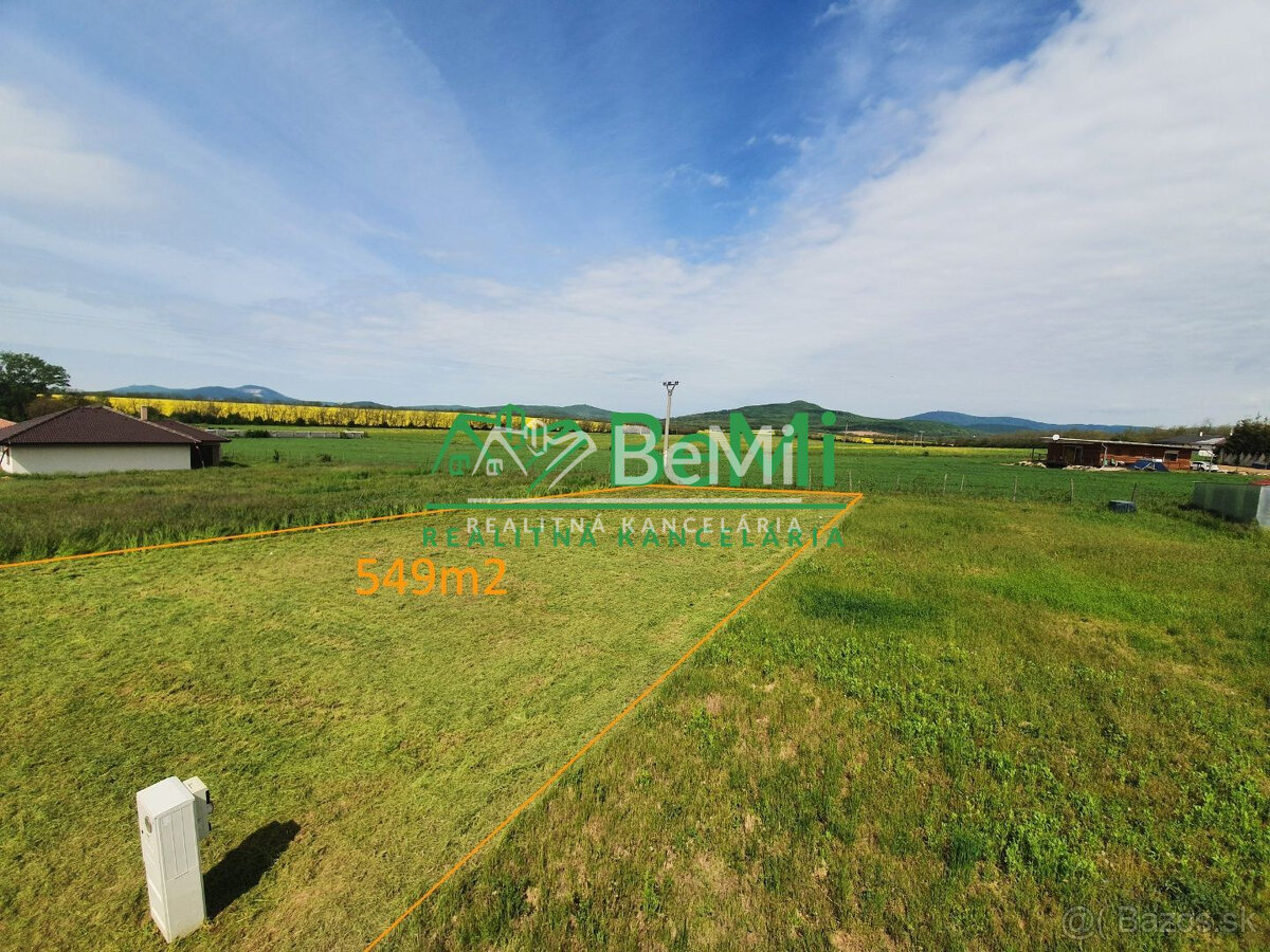 Sľažany - pozemok so stavebným povolením (549m2) ID 008 -14