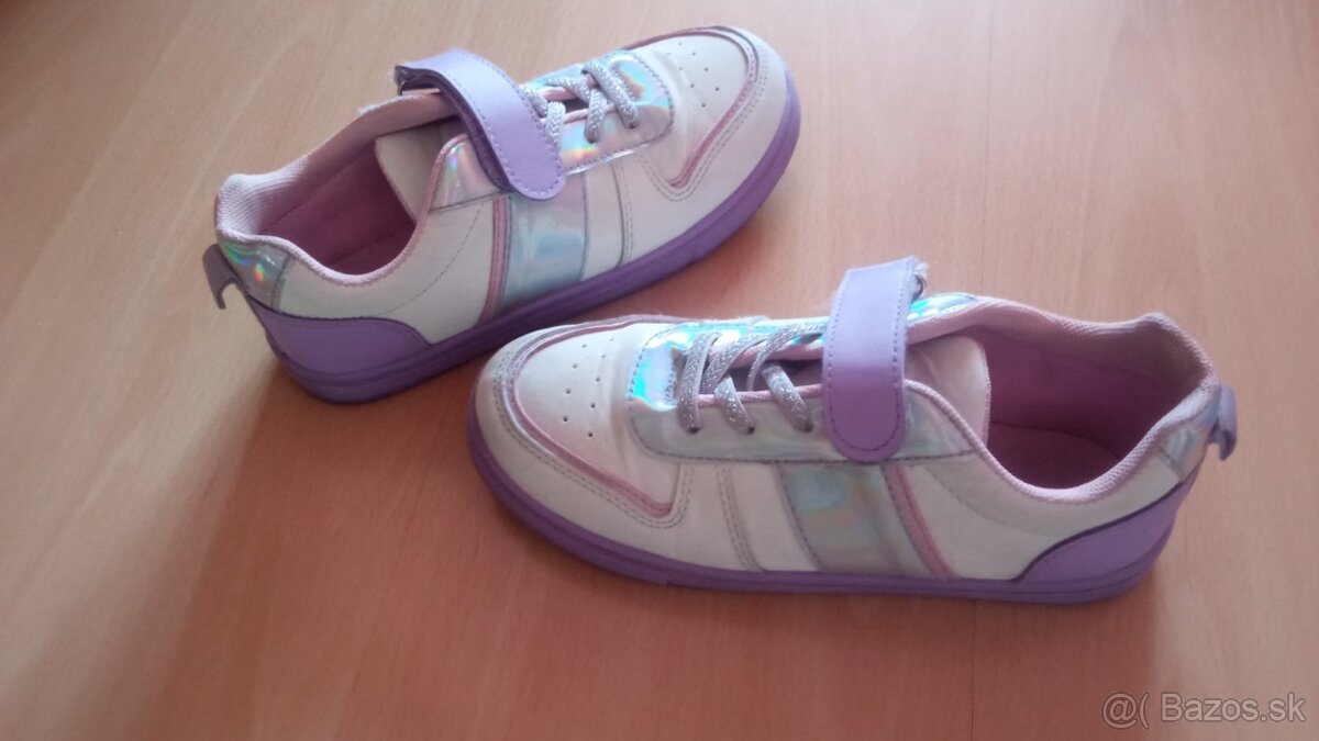 Dievčenské tenisky číslo 34