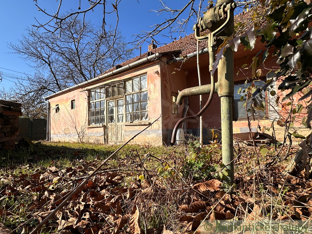 Starý sedliacky dom na veľkom pozemku – vhodné na výstavbu