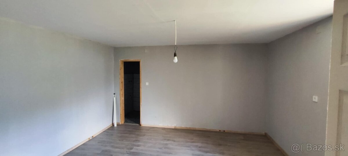 ČIASTOČNE ZREKONŠTRUOVANÝ VIDIECKY DOM