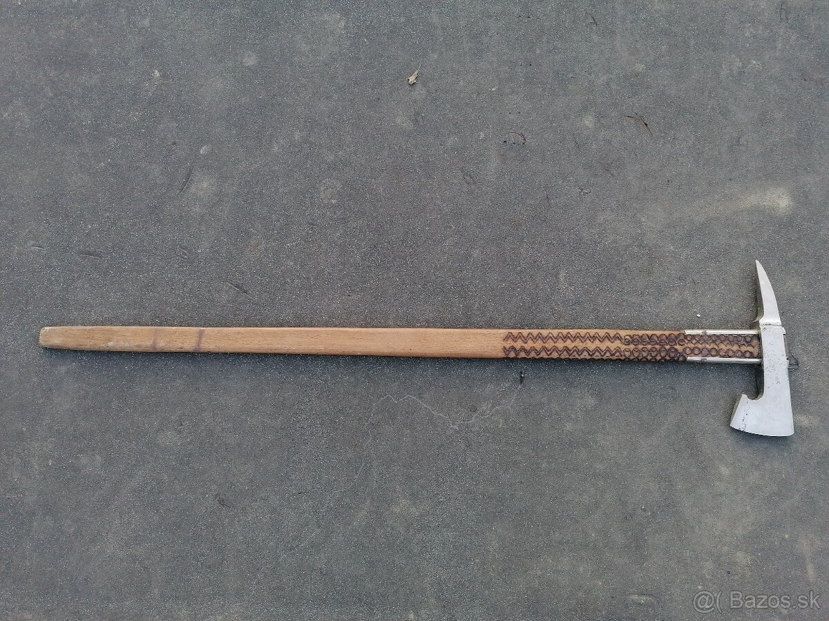 Predám starožitná hasičská sekera
