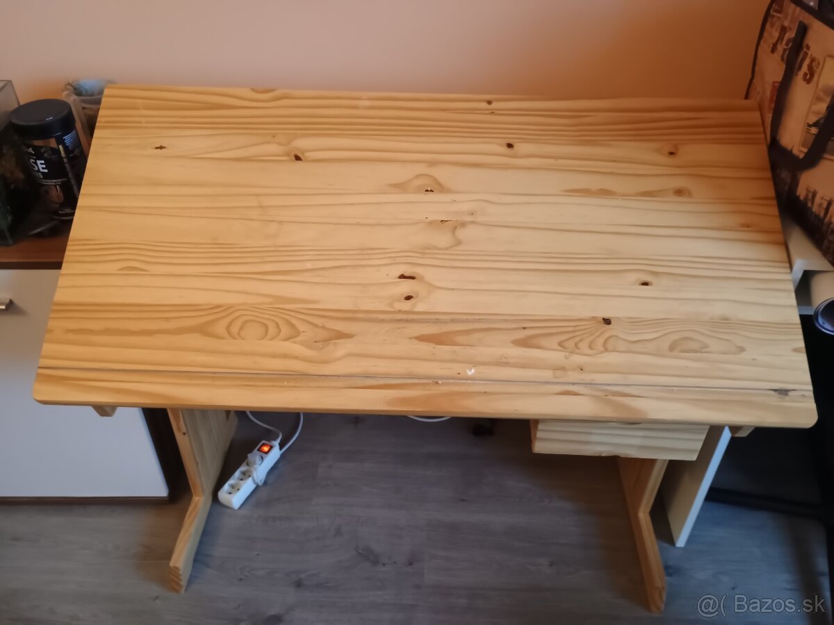 písací stol