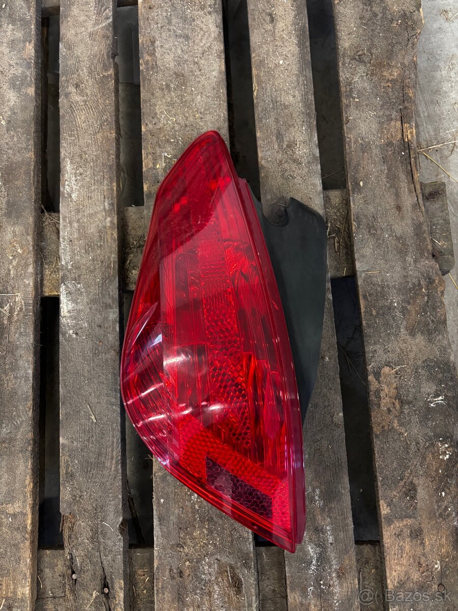 Ľavé zadné svetlo Peugeot 308 T7