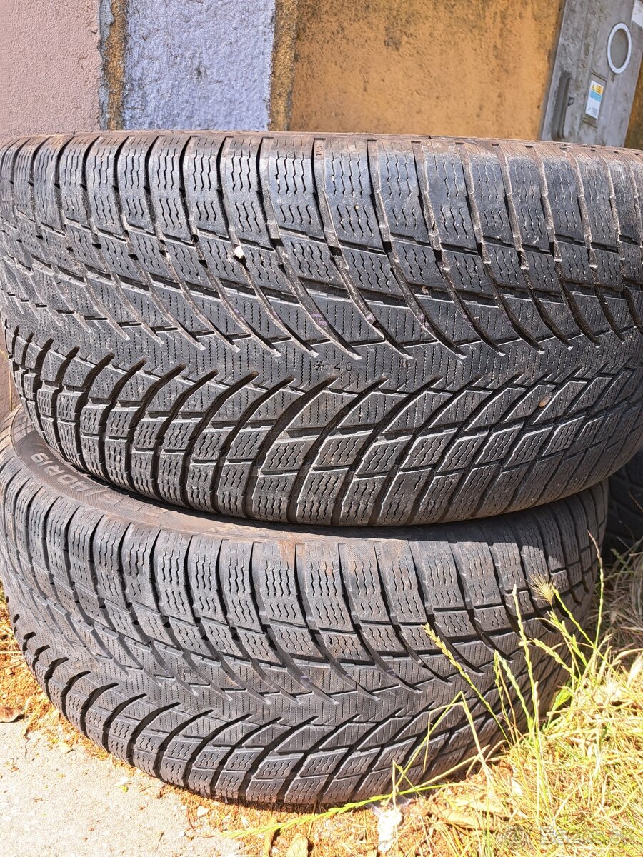 Ponúkame 2 zimné pneumatiky Nokian Snowproof 255/40 R19