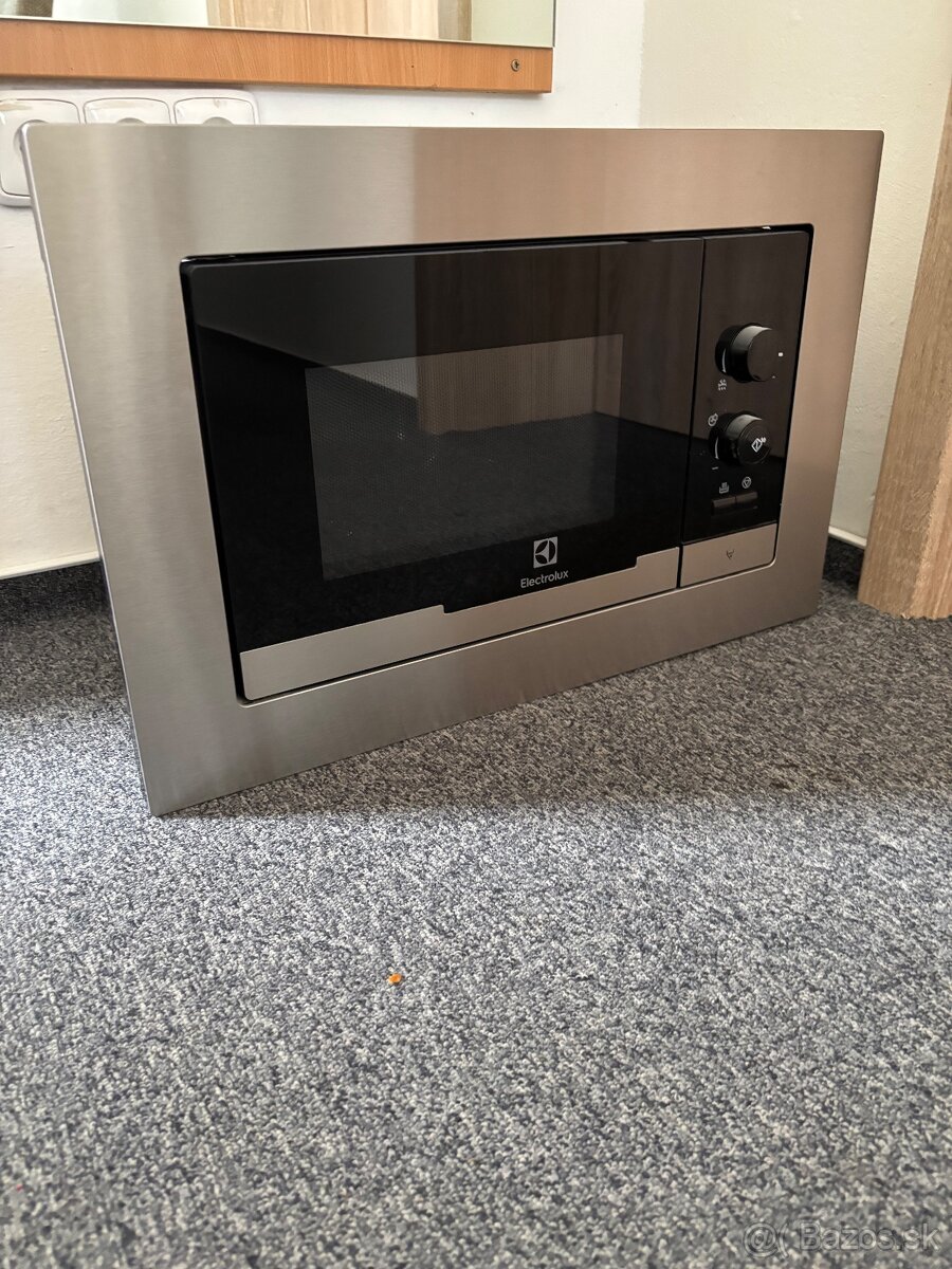 Elegantná vstavaná mikrovlnná rúra Electrolux
