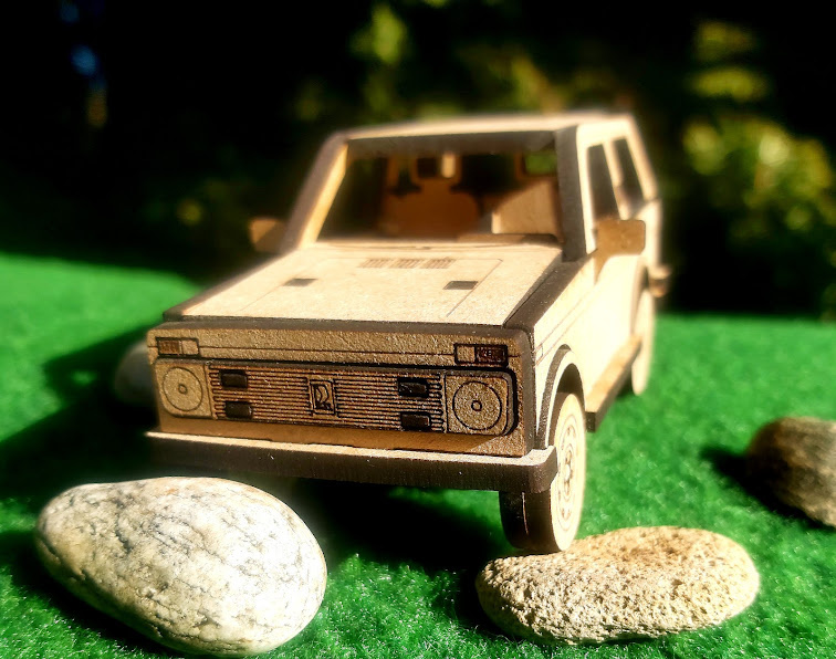 3D drevené modely aut 1:43