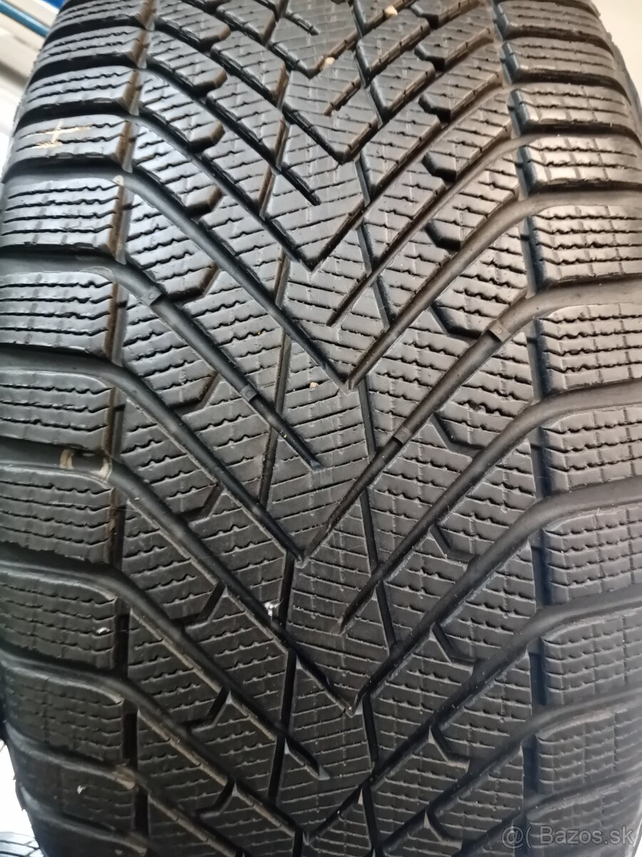 255/40r21