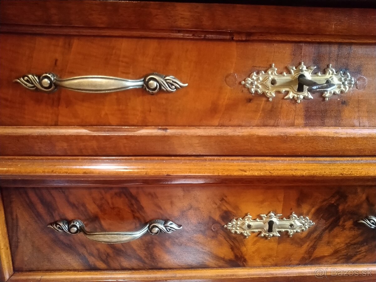 Predám komodu sedem šuflíkovu