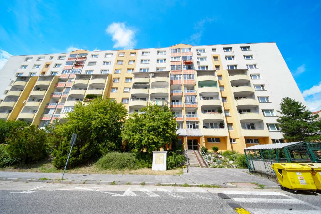 Na predaj 4 izb. byt, 89 m² + log, VETERNICOVÁ + Garážové mi