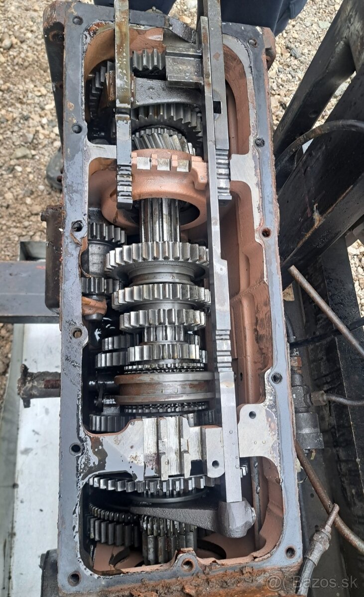 PLAZIVA PREVODOVKA NA TRAKTOR ZETOR