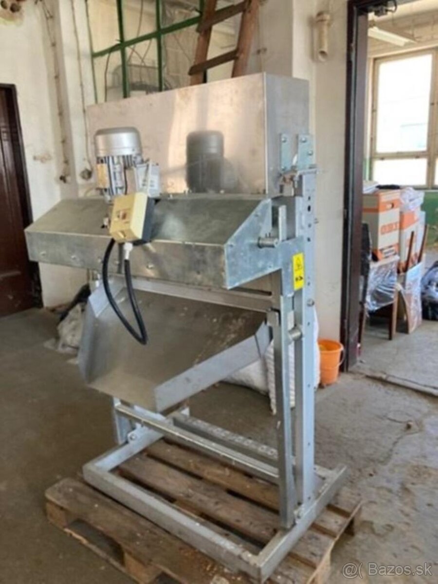 Rozbíječ vlašských ořechů(8455)