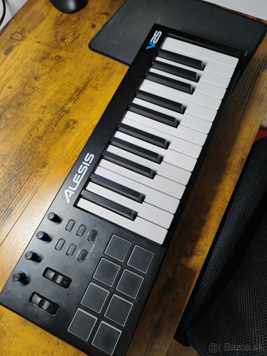 MIDI controller alesis v25