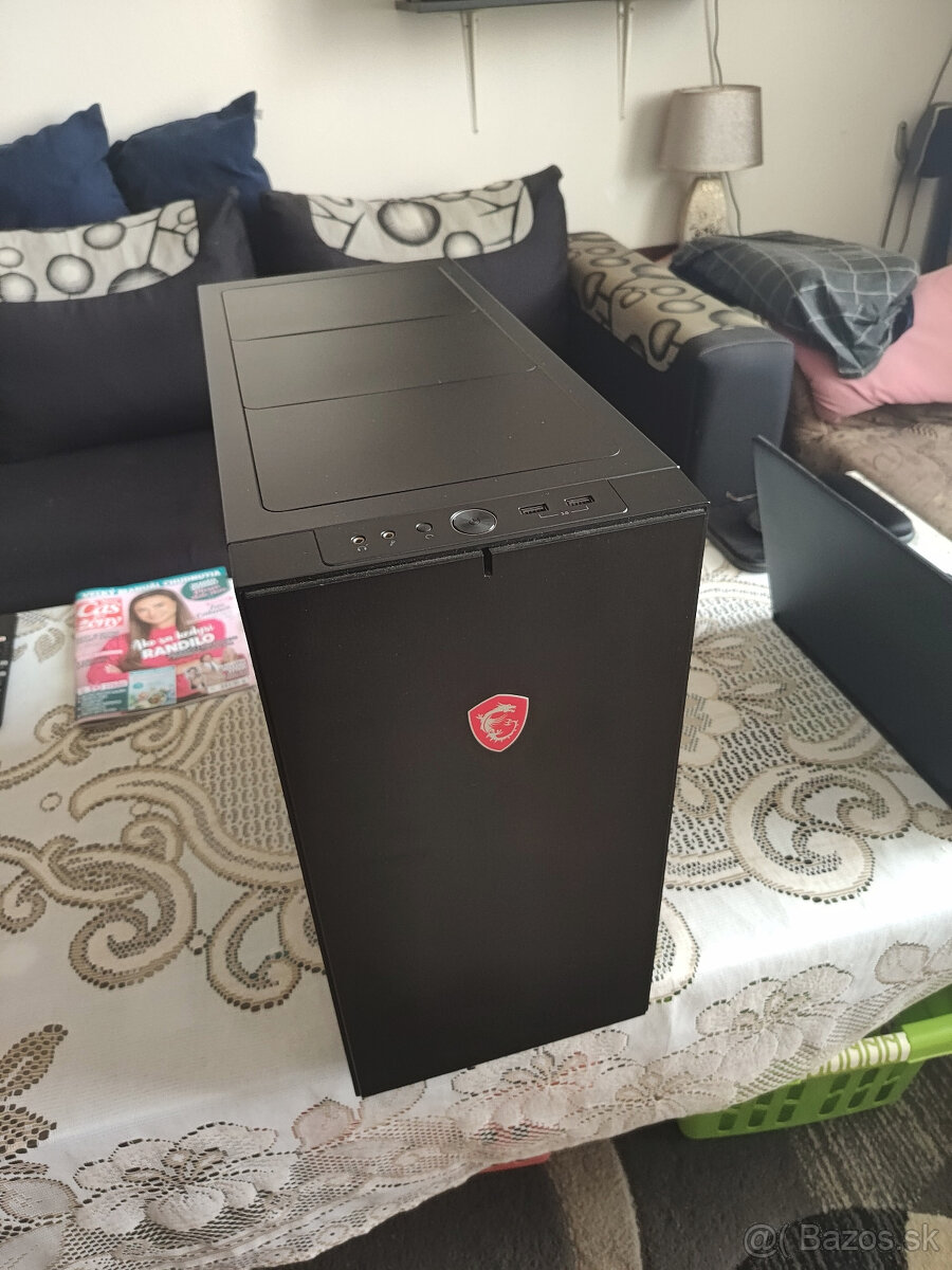 Skrinka Fractal Design Define S Window