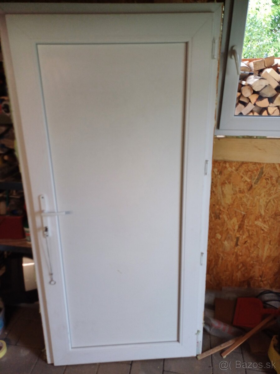 Použite plastove dvere