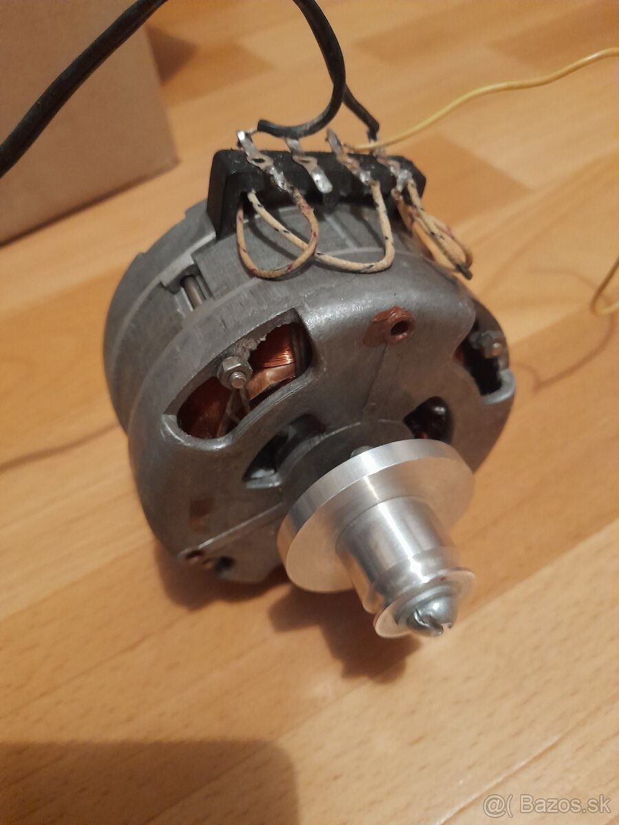 Predám elektromotor 220 V , 130 Ohm, 6 W