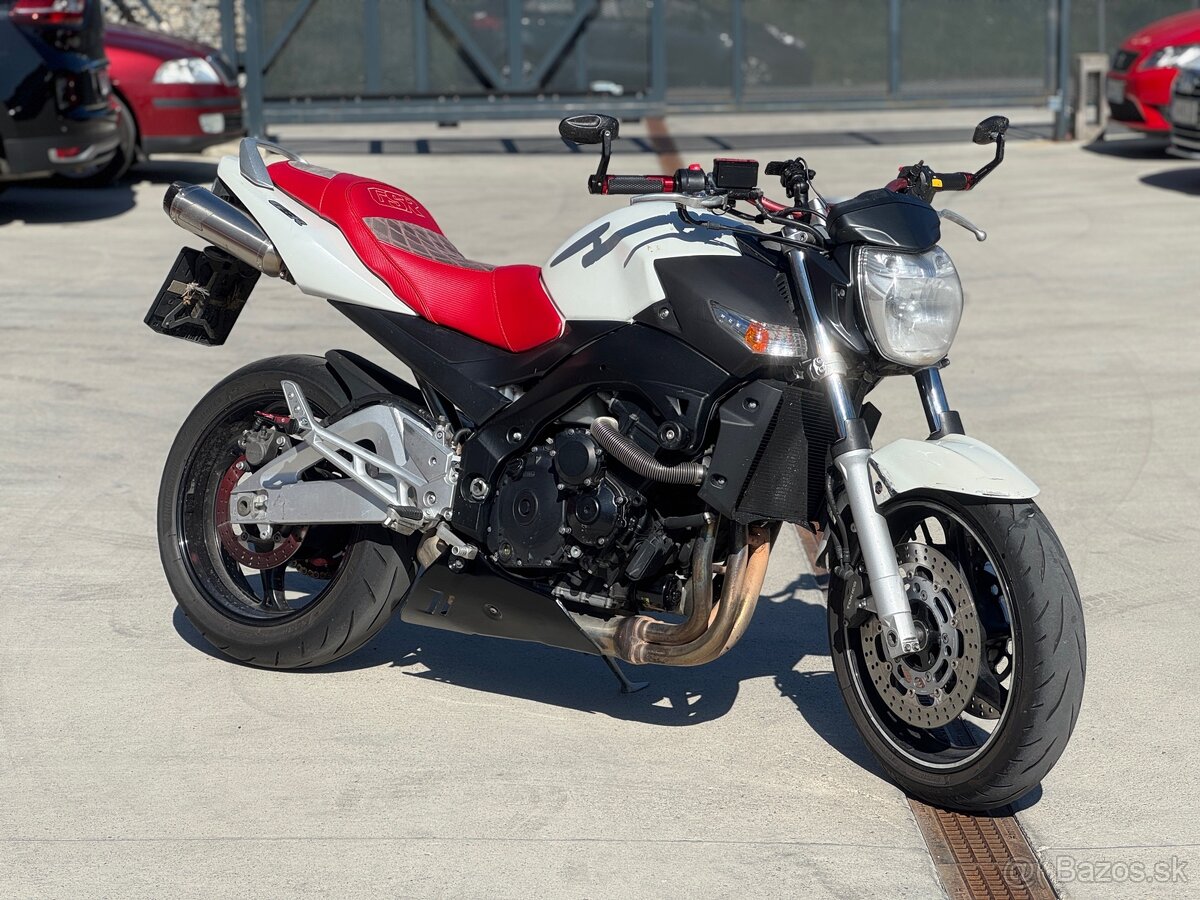 Suzuki GSR600