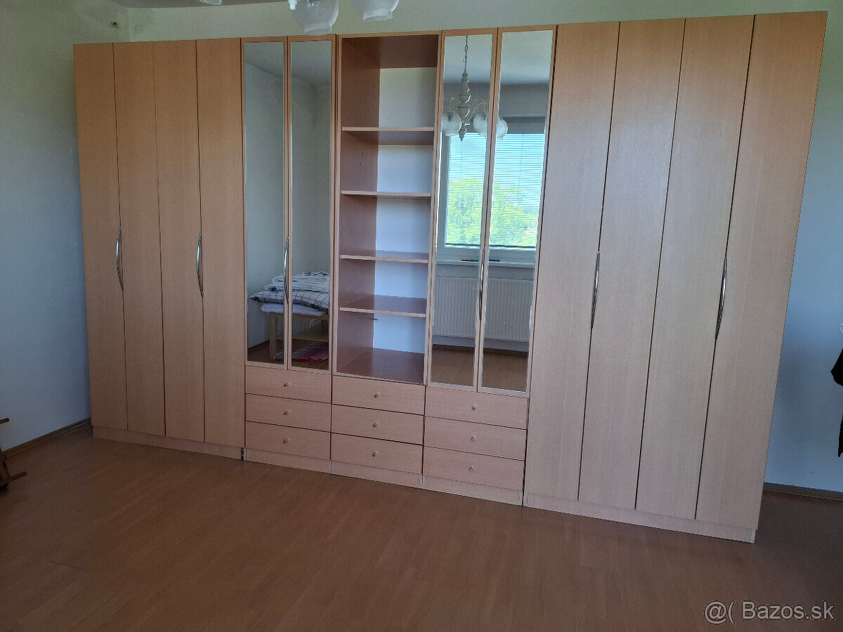 Predam tuto satnikovu skrinu