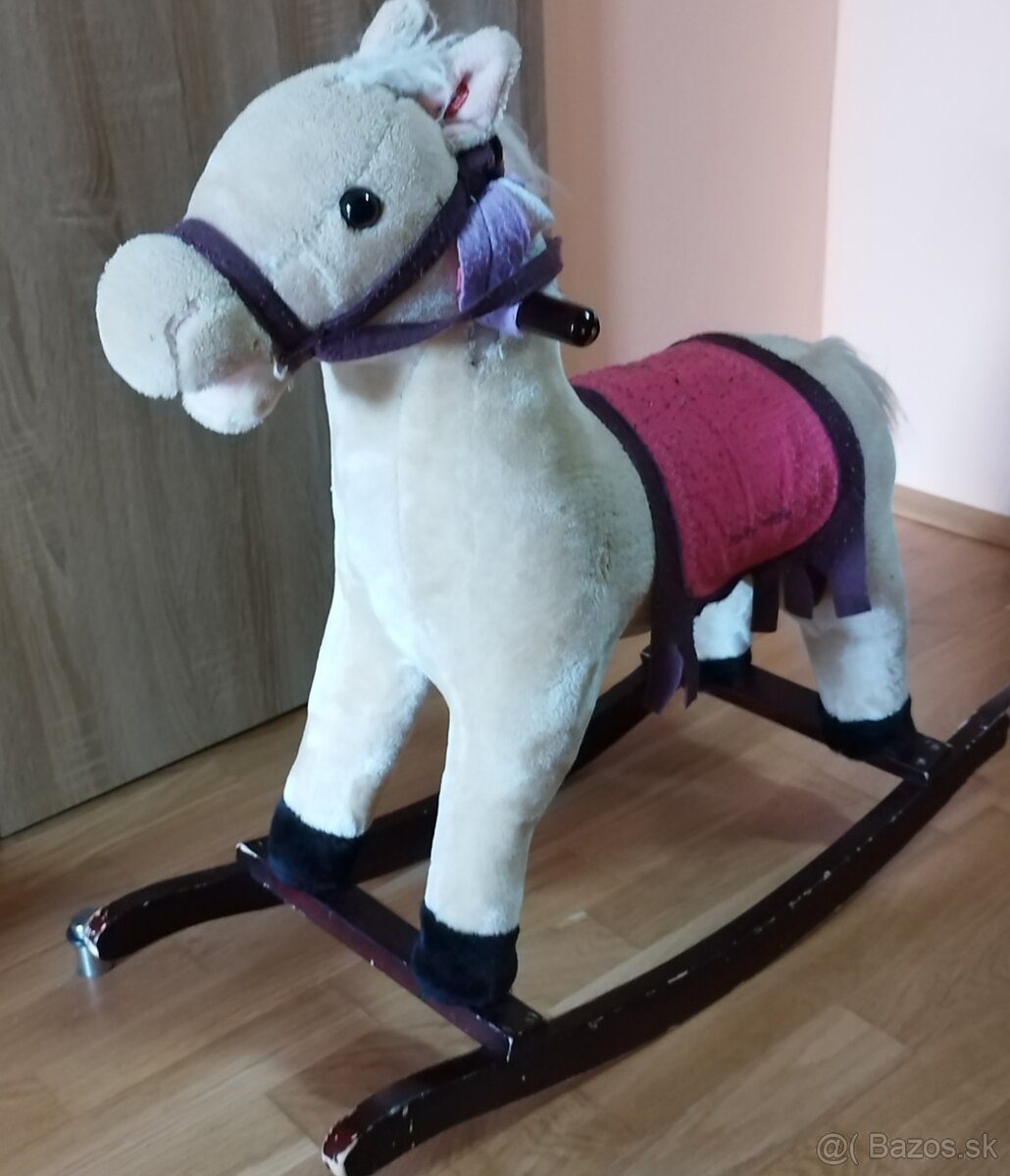 Predam hojdacieho koníka