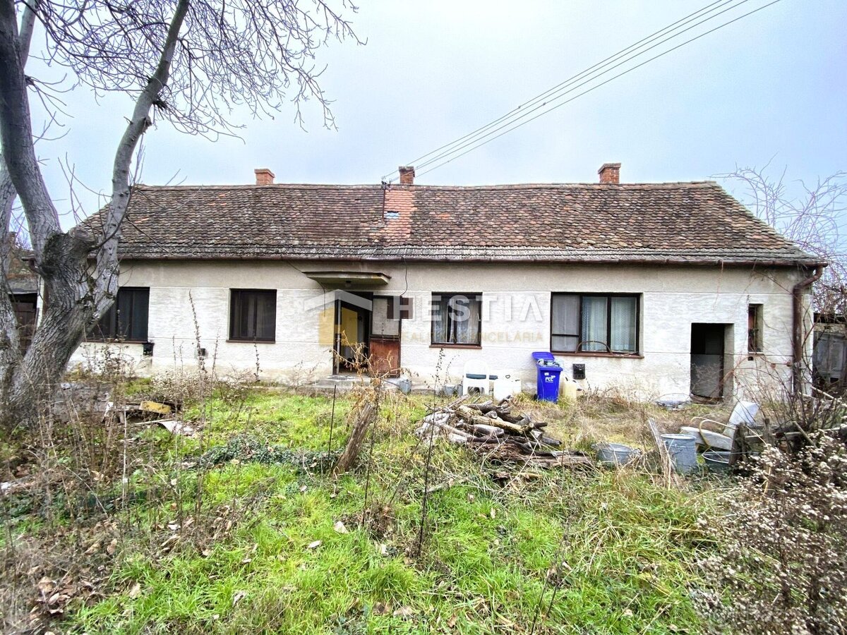 ZNÍŽENÁ CENA Na predaj starší 3-izb. RD, INVESTIČNÁ PRÍLEŽI
