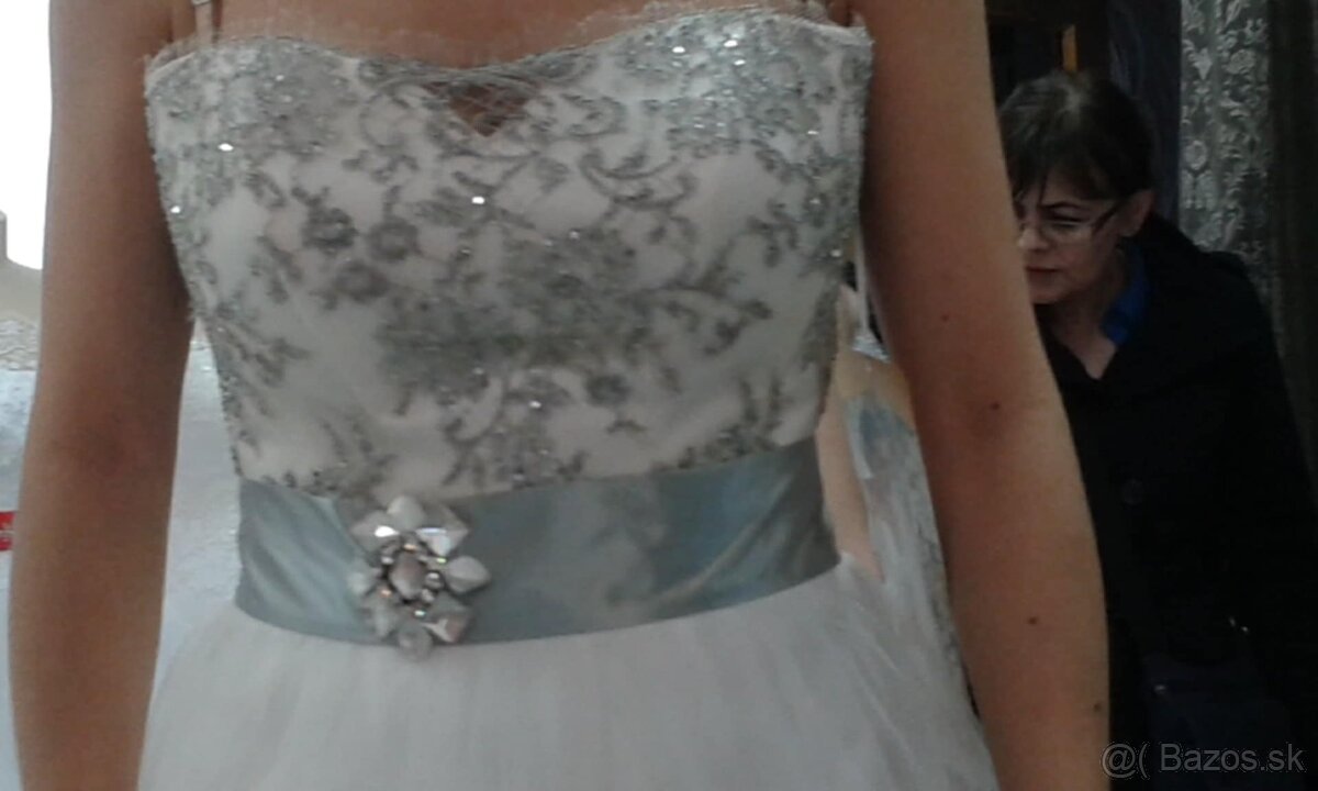 Svadobné spoločenské šaty