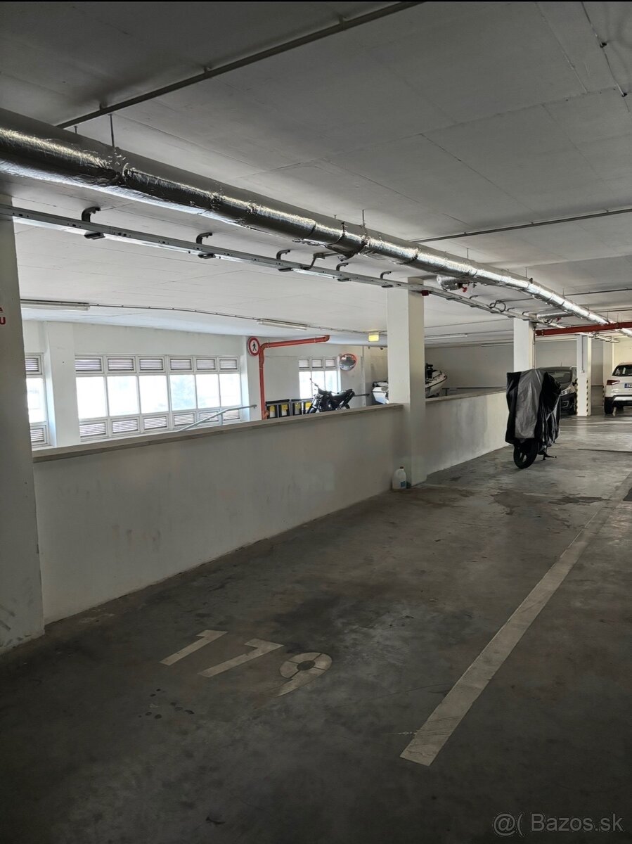 Garážové státie Zvolen Západ