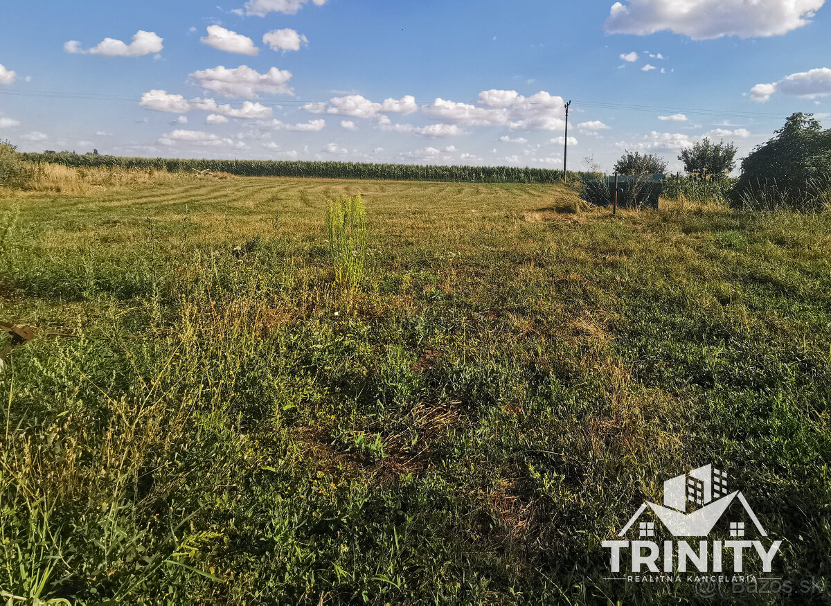 Na predaj slnečný stavebný pozemok v obci Rastislavice