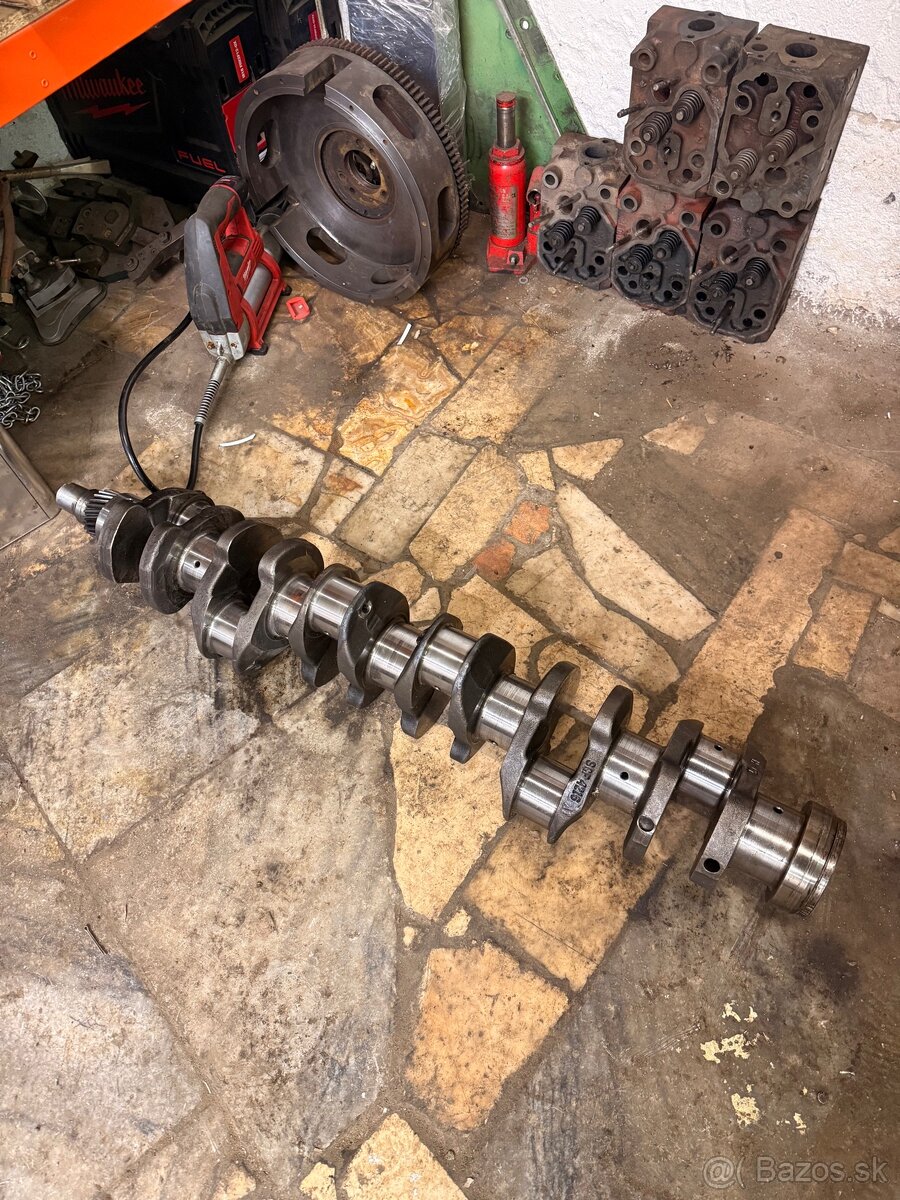 Kľukový hriadeľ Zetor URII