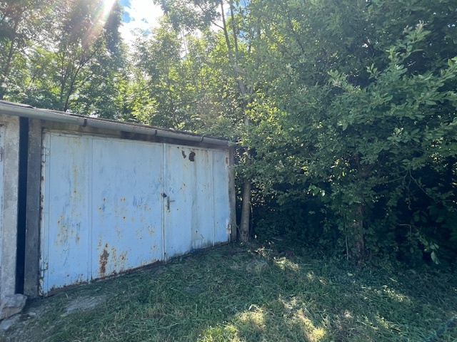 PREDAJ - GARÁŽ - ZLATÉ MORAVCE