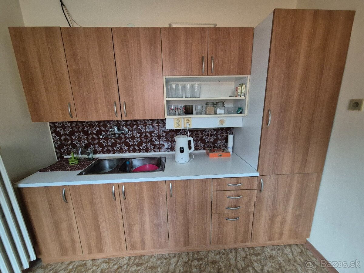 Kuchynská linka aj s drezom