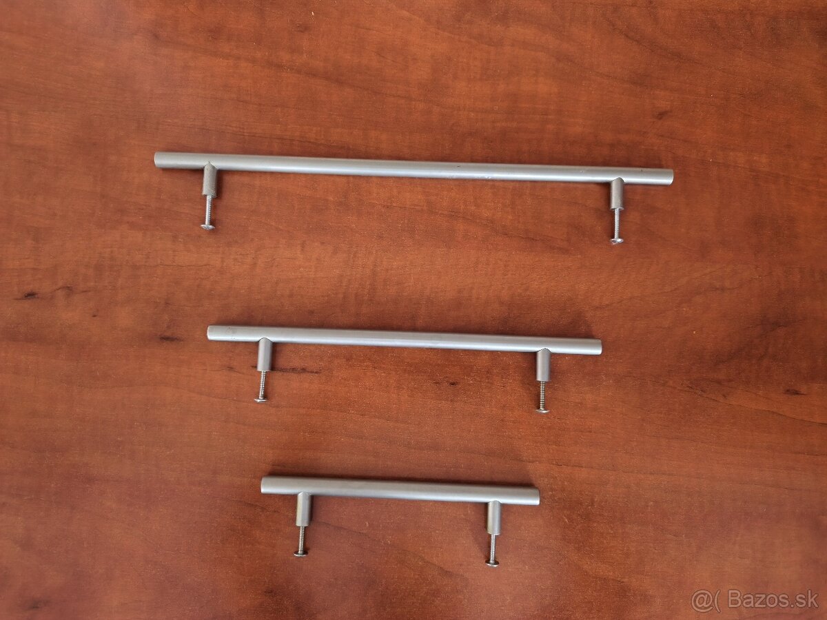 Antikorové úchytky