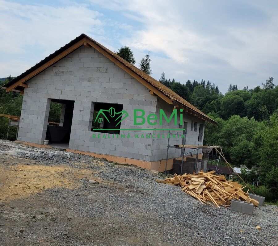 Rozostavaný rodinný dom s pozemkom v obci Olešná, 549m2  055