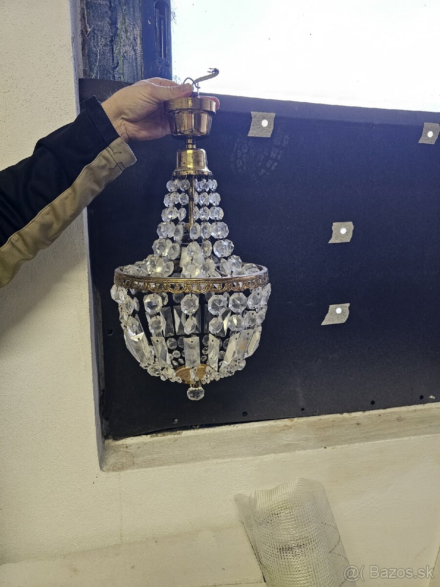 Staršie krištáľové lustre
