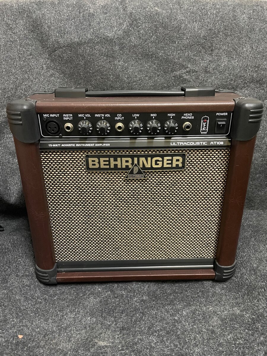 Behringer akustické kombo